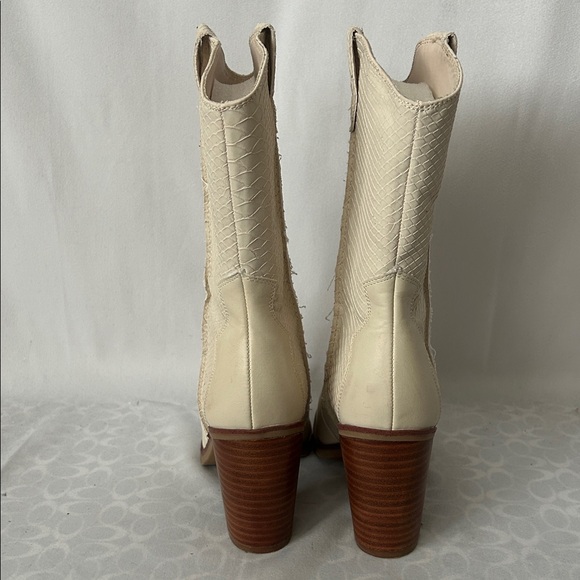 MIA Cream Leather Snake Print Raylyn Heeled Cowgirl Boots Shoes **Size 7** 🌸🌸 - Picture 5 of 8
